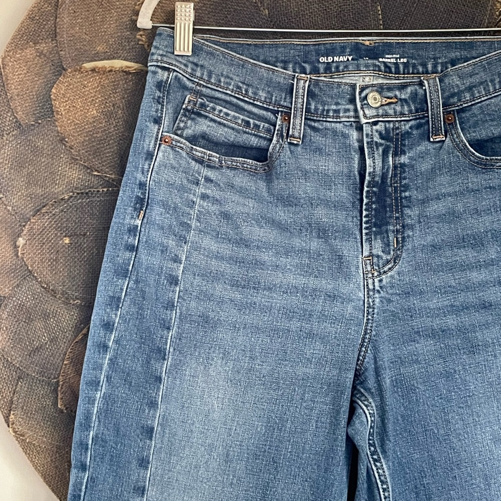 Old Navy High-Rise Straight Crop Jeans - Medium Blue Wash - Picture 4 of 5